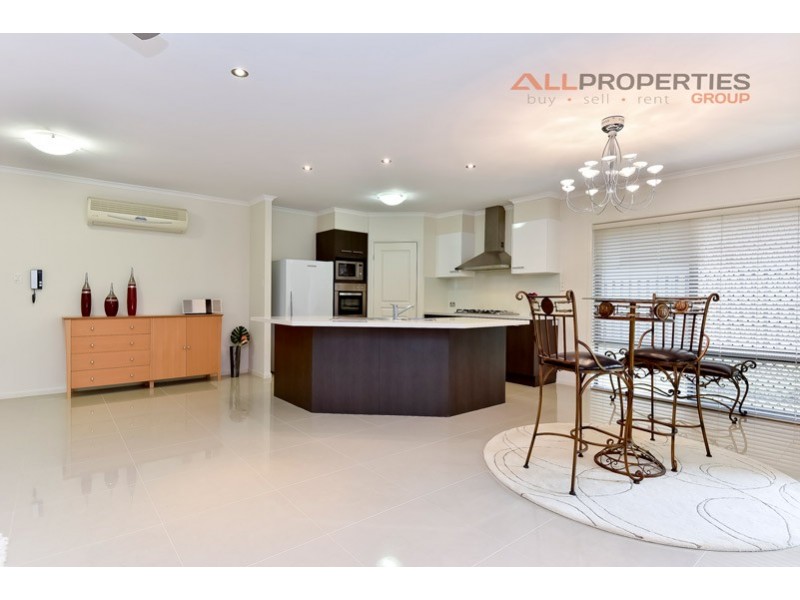 22 Sandalwood Street, Heathwood QLD 4110