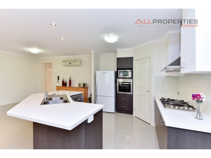 22 Sandalwood Street, Heathwood QLD 4110