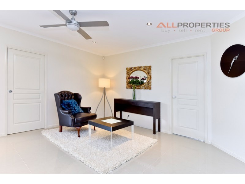 22 Sandalwood Street, Heathwood QLD 4110