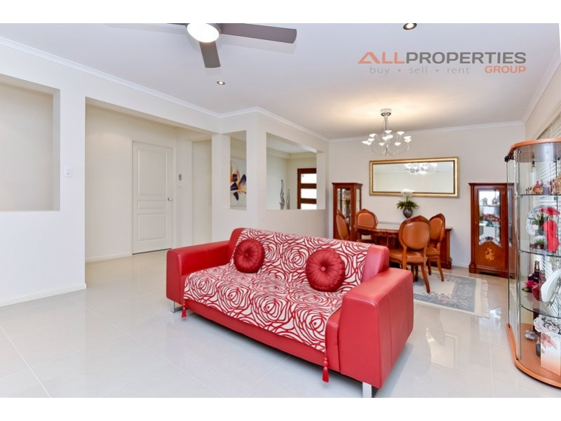 22 Sandalwood Street, Heathwood QLD 4110