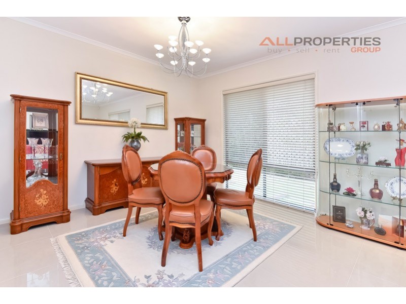 22 Sandalwood Street, Heathwood QLD 4110