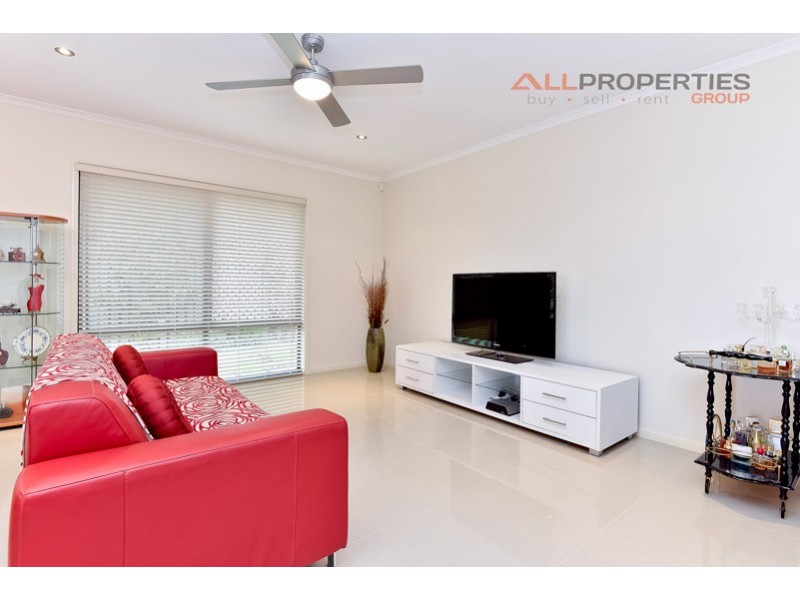 22 Sandalwood Street, Heathwood QLD 4110