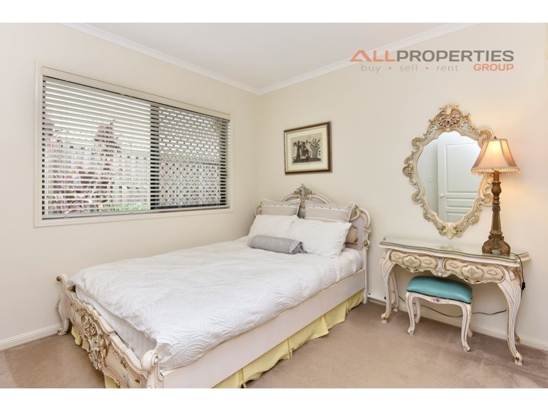 22 Sandalwood Street, Heathwood QLD 4110