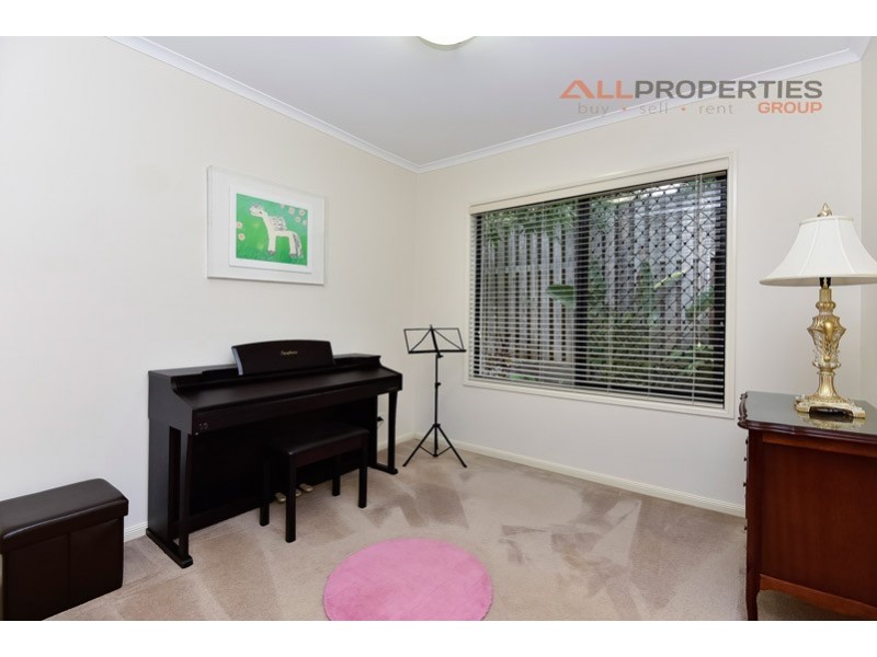 22 Sandalwood Street, Heathwood QLD 4110