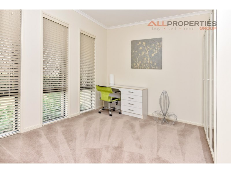 22 Sandalwood Street, Heathwood QLD 4110