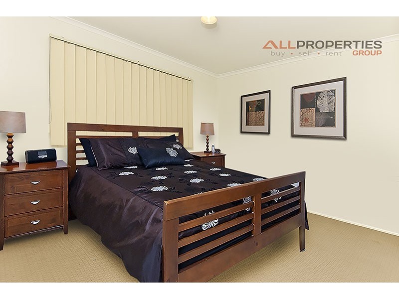 8 Whitcomb Street, Hillcrest QLD 4118