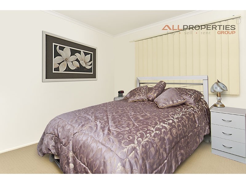 8 Whitcomb Street, Hillcrest QLD 4118