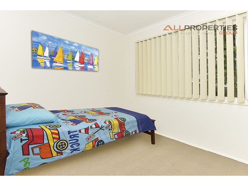 8 Whitcomb Street, Hillcrest QLD 4118