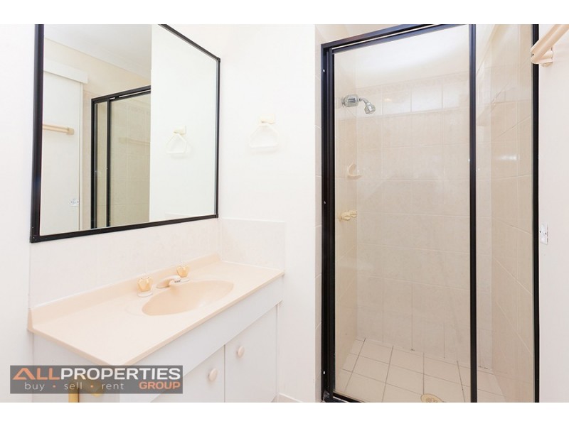 16 Rowena Ct, Boronia Heights QLD 4124