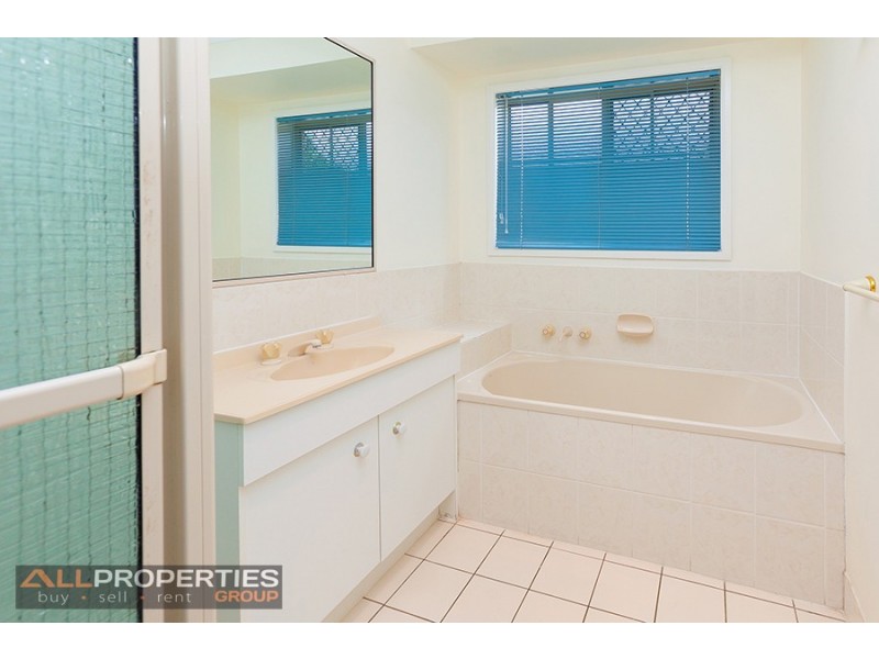 16 Rowena Ct, Boronia Heights QLD 4124