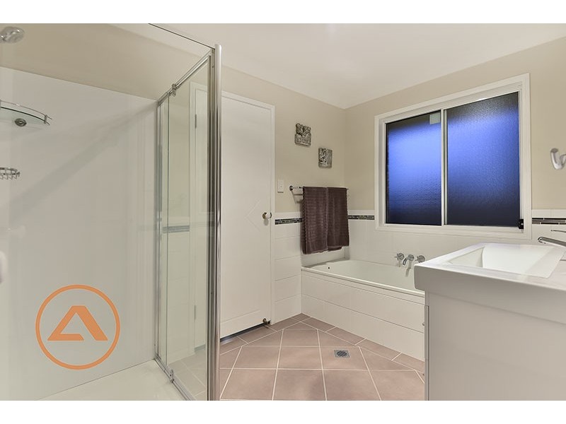 28 Diamantina St, Hillcrest QLD 4118