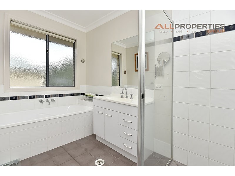 18 Piccadilly Place, Forest Lake QLD 4078