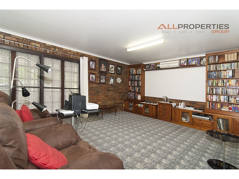 19 Henderson Street, Redbank QLD 4301