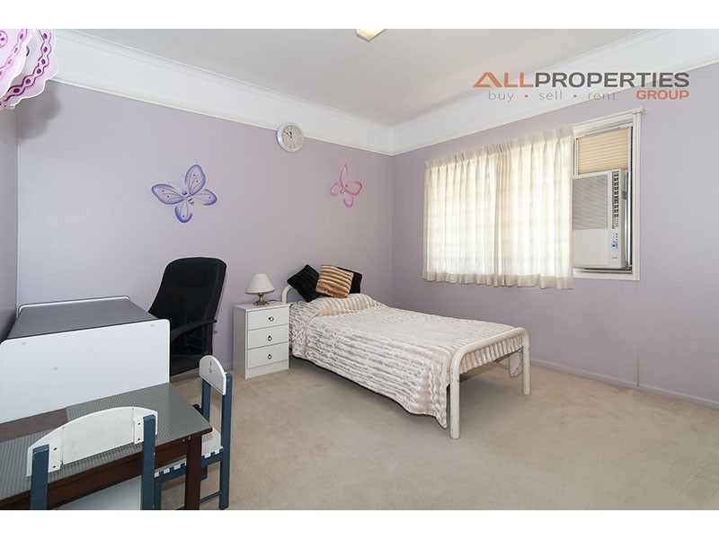 19 Henderson Street, Redbank QLD 4301