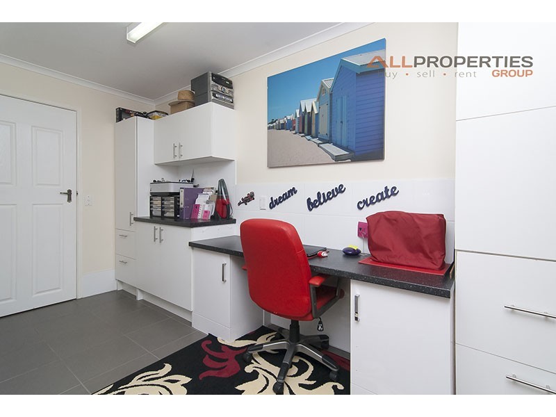 19 Henderson Street, Redbank QLD 4301