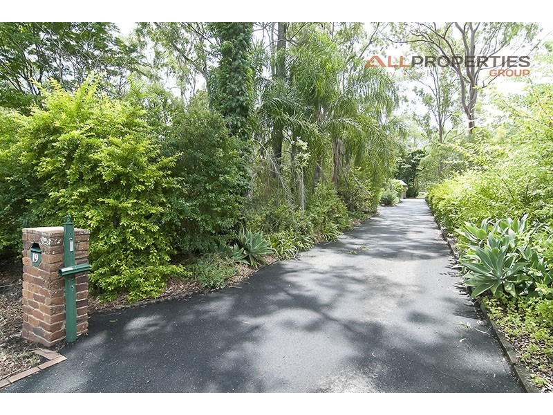 19 Henderson Street, Redbank QLD 4301