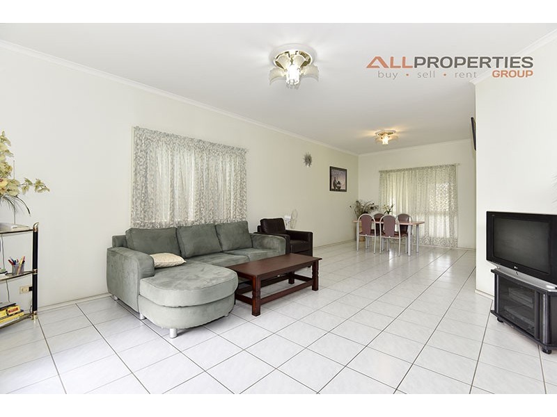 2 Pine Rd, Richlands QLD 4077