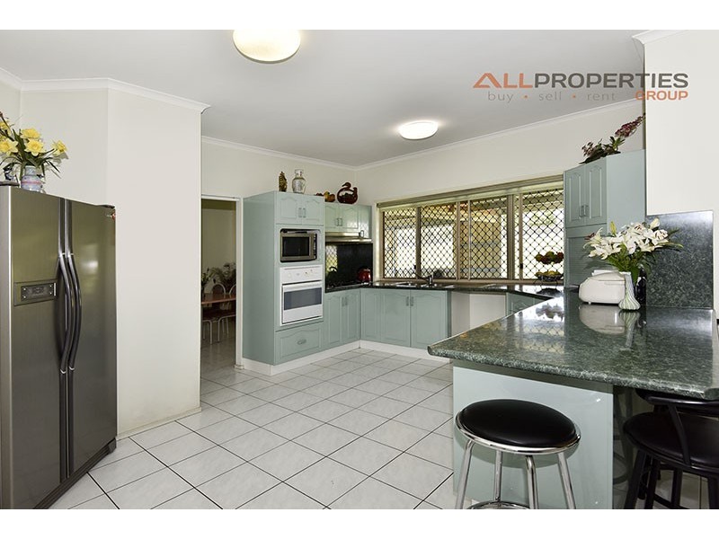 2 Pine Rd, Richlands QLD 4077