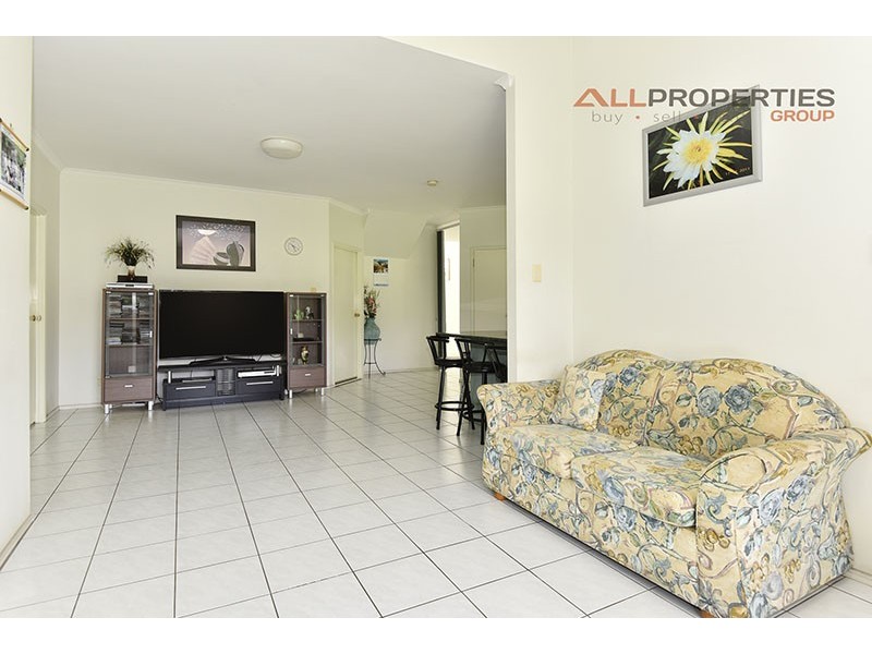 2 Pine Rd, Richlands QLD 4077