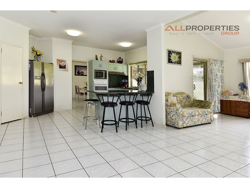 2 Pine Rd, Richlands QLD 4077
