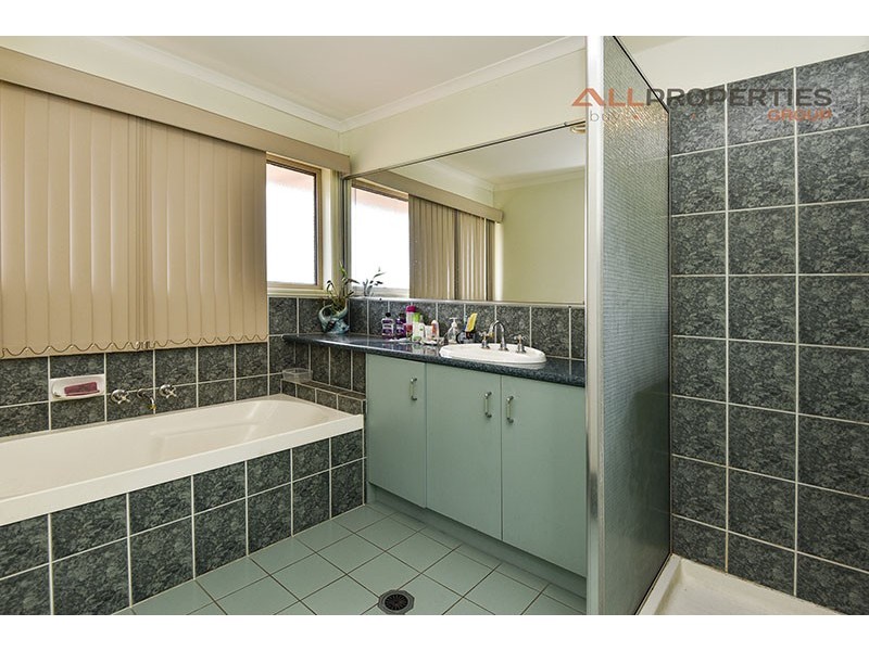 2 Pine Rd, Richlands QLD 4077