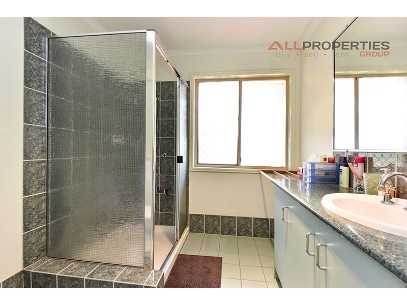 2 Pine Rd, Richlands QLD 4077