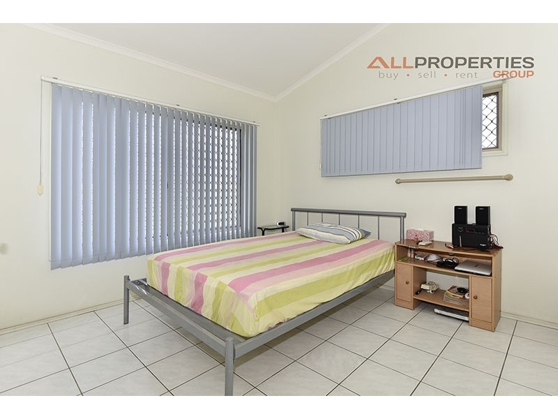 2 Pine Rd, Richlands QLD 4077