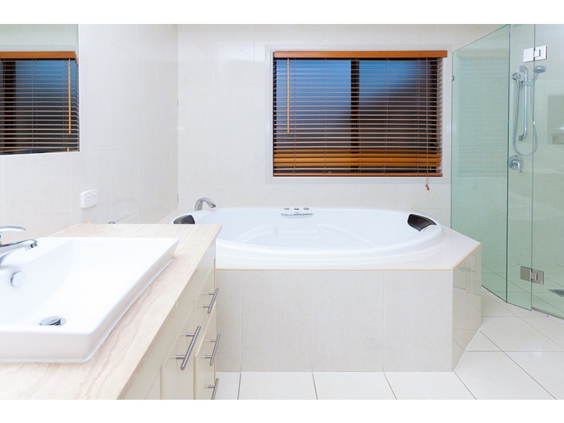 4 Strathburn Crescent, Ormeau QLD 4208