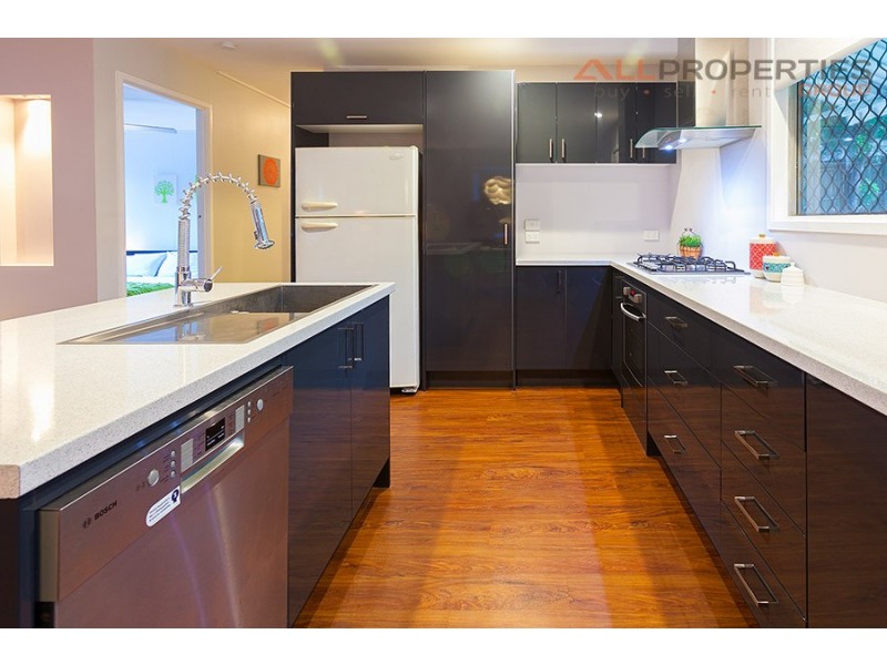 25 David Road, Holland Park QLD 4121