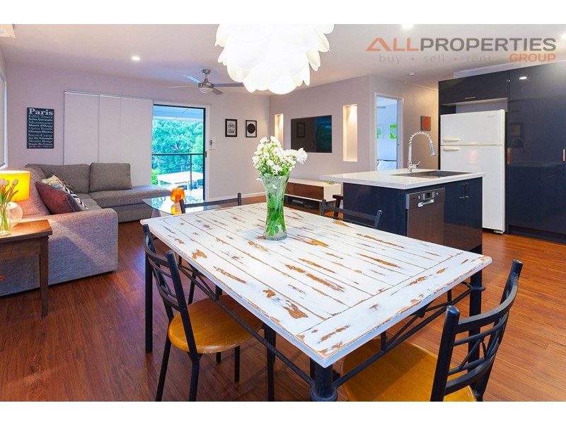 25 David Road, Holland Park QLD 4121