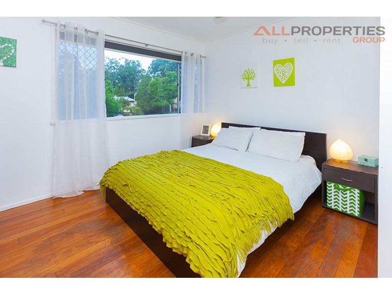 25 David Road, Holland Park QLD 4121