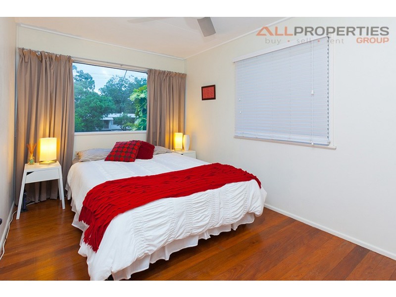 25 David Road, Holland Park QLD 4121