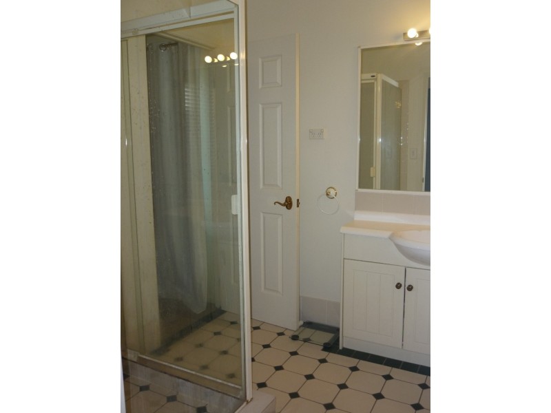 4 Windsor Place, Forest Lake QLD 4078