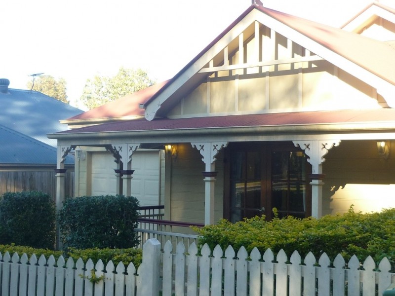 4 Windsor Place, Forest Lake QLD 4078