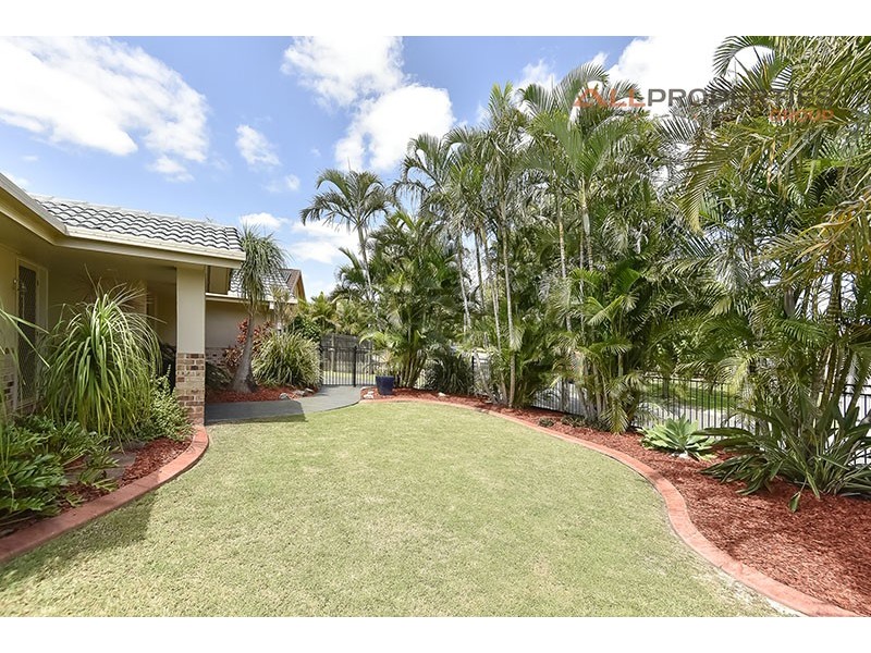 8 Bellfield Cres, Parkinson QLD 4115