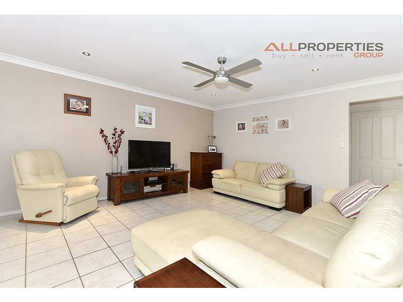 8 Bellfield Cres, Parkinson QLD 4115