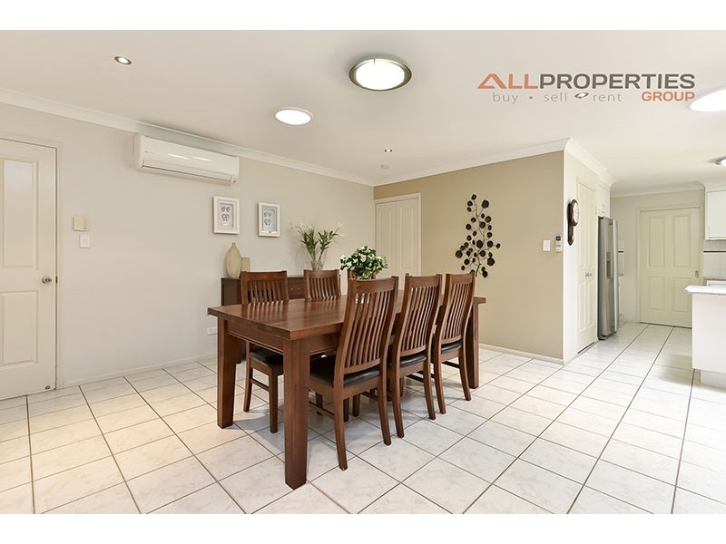 8 Bellfield Cres, Parkinson QLD 4115