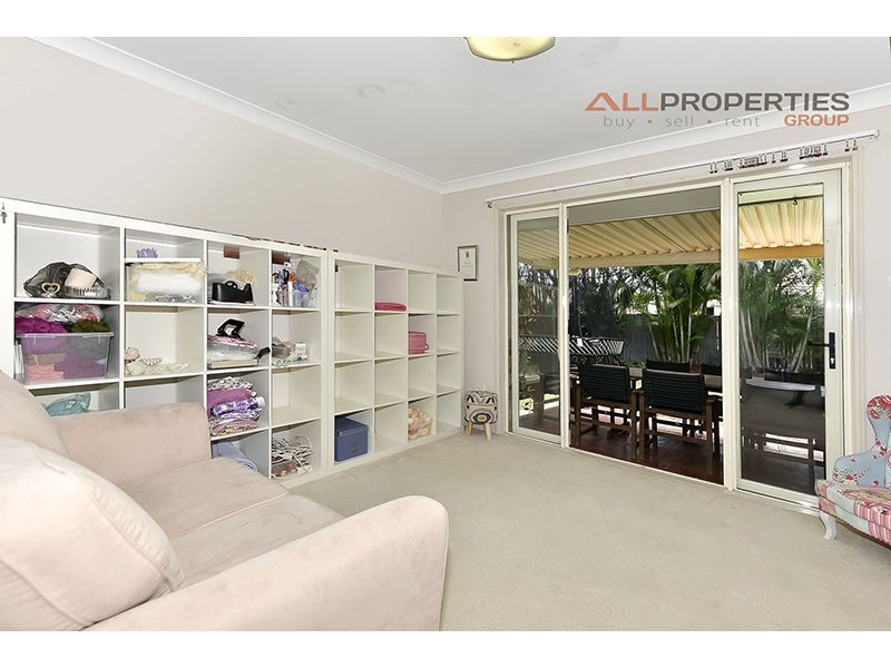 8 Bellfield Cres, Parkinson QLD 4115