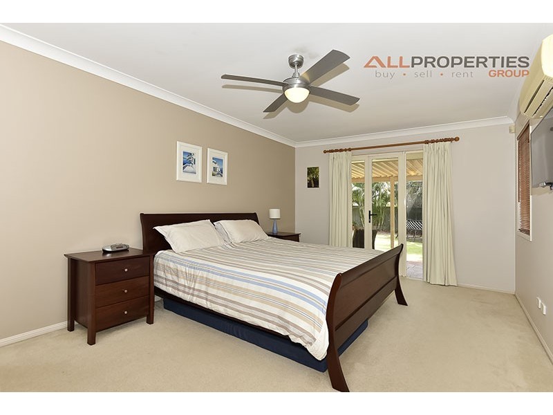 8 Bellfield Cres, Parkinson QLD 4115