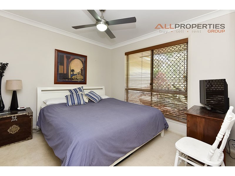 8 Bellfield Cres, Parkinson QLD 4115