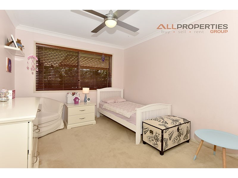 8 Bellfield Cres, Parkinson QLD 4115