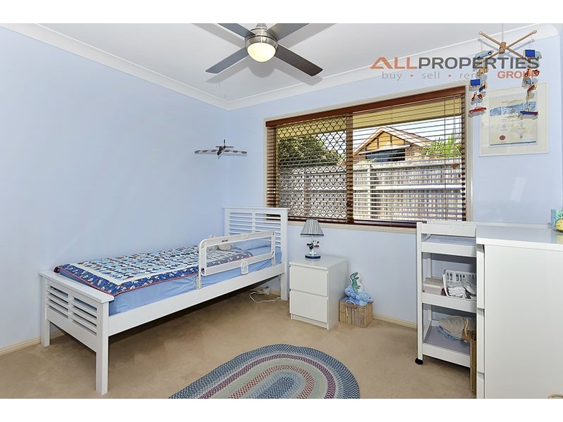 8 Bellfield Cres, Parkinson QLD 4115