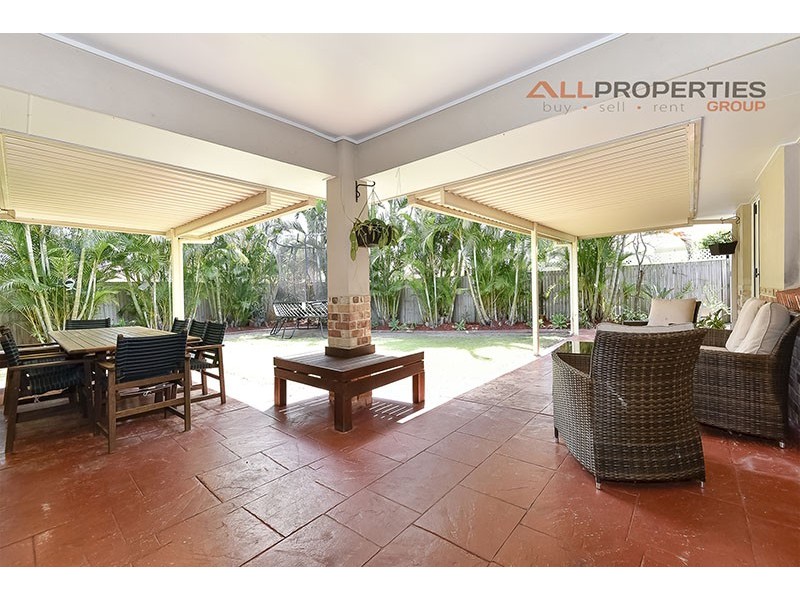 8 Bellfield Cres, Parkinson QLD 4115