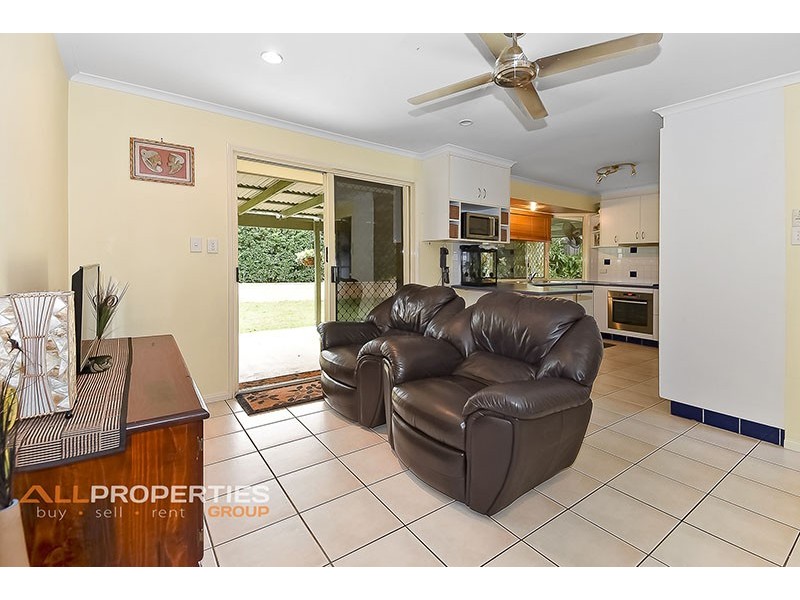69 SOLANDRA CIRCUIT, Regents Park QLD 4118