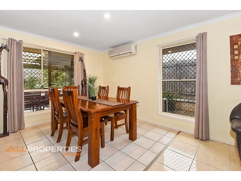 69 SOLANDRA CIRCUIT, Regents Park QLD 4118