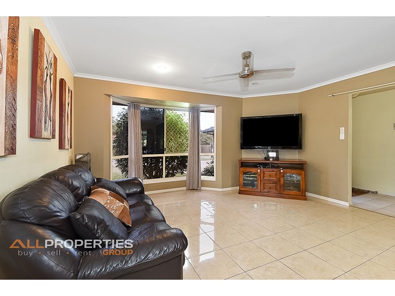 69 SOLANDRA CIRCUIT, Regents Park QLD 4118