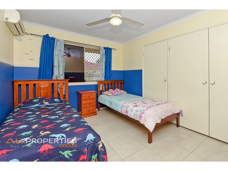 69 SOLANDRA CIRCUIT, Regents Park QLD 4118