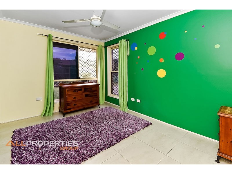 69 SOLANDRA CIRCUIT, Regents Park QLD 4118