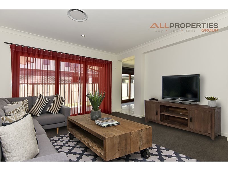 24 Sisley St, Forest Lake QLD 4078