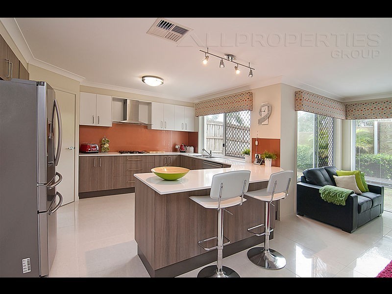 63 Juniper Street, Heathwood QLD 4110